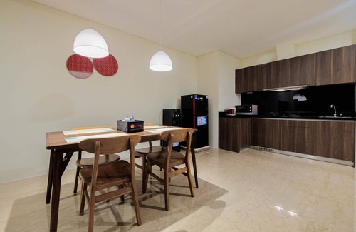 Pancoran Apartment | Cozy 2BR Pancoran L'Avenue Apartment with Pool & Kitchen