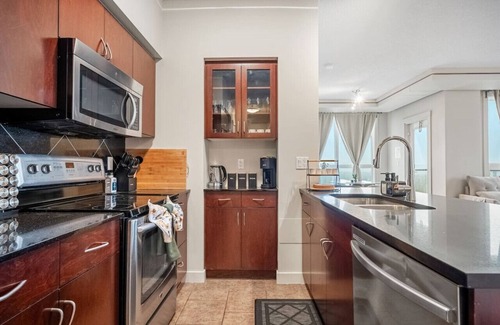 Haysboro Apartment | 2BR Penthouse » AC » BBQ » Parking » Sleeps 6 - 8