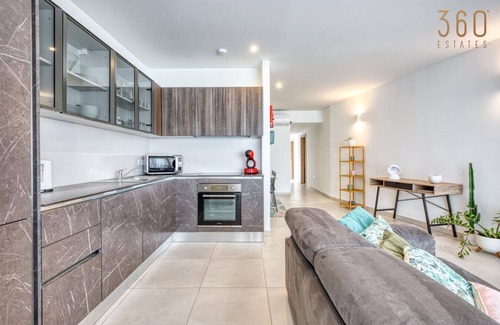 Pieta Apartment | 2BR Penthouse with views overlooking Pietà Marina!