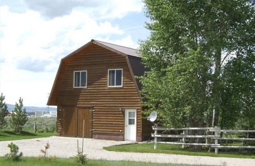 Driggs House | Pet-Friendly 2BR Darby Barn with Breakfast & Family Amenities