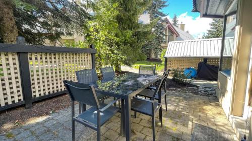 Blackcomb House | Family-Friendly 2BR Townhouse with Hot Tub in Whistler