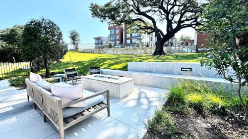 McNeil Apartment | 2BR Retreat -Gym Pool Parking