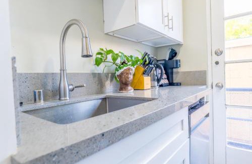 Hillcrest Apartment | 2BR Retreat Near Balboa Park