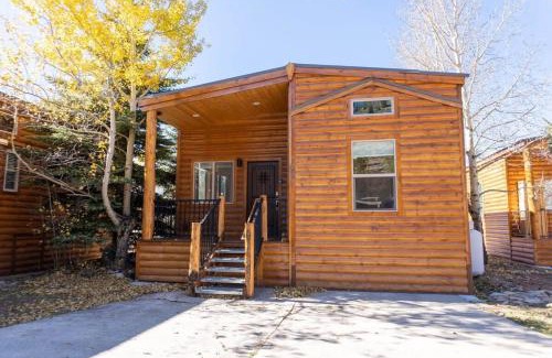 Breckenridge House | Guest Rated 10/10: Riverside Cabin with Hot Tub Access
