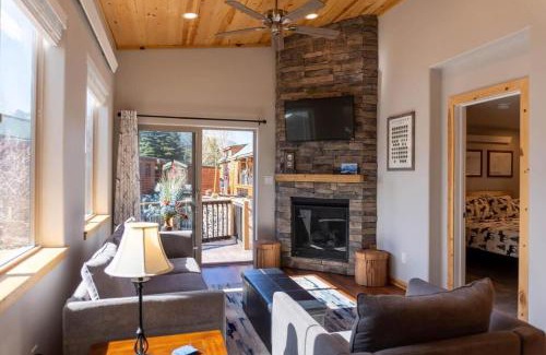 Breckenridge House | Guest Rated 10/10: Riverside Cabin with Hot Tub Access