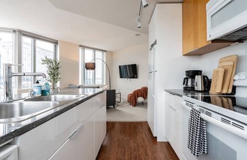 West Bellevue Apartment | 2BR | Rooftop, Gym, Pool | Bellevue | Sophari AB