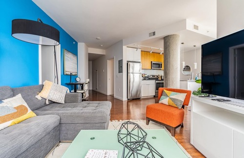 West Bellevue Apartment | Modern 2BR Sophari Experience with Pool & Gym Access