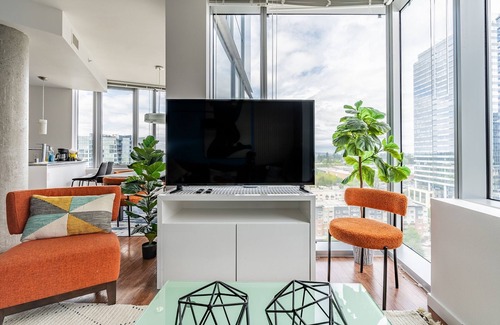 West Bellevue Apartment | Modern 2BR Sophari Experience with Pool & Gym Access