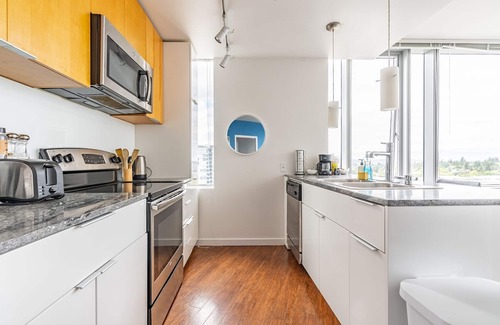 West Bellevue Apartment | Modern 2BR Sophari Experience with Pool & Gym Access
