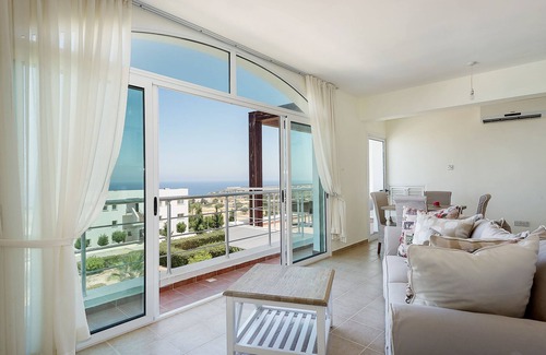 Kucukerenkoy Apartment | Beautiful 2BR Penthouse with Rooftop BBQ & Ocean View
