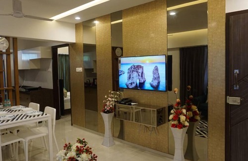 Prabhadevi Apartment | Cozy 2BR Sea View Apartment in Worli by Florastays