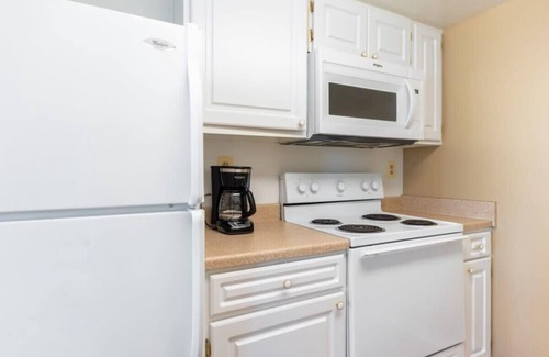 Radnor - Fort Myer Heights Apartment | Relaxing 2BR Executive Retreat with Balcony & Spa Access