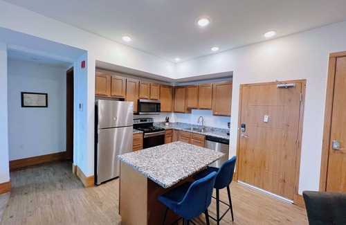 Grandville Apartment | Indulge in a 2BR Suite at The Grand Castle with Pool & Gym