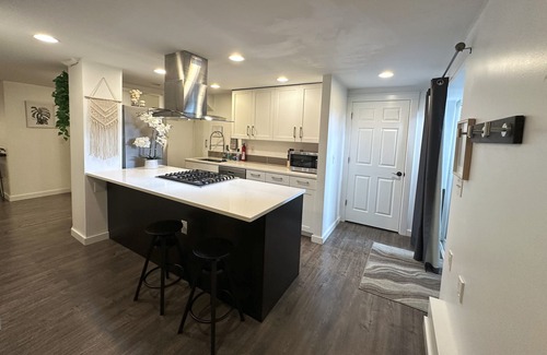 Lake Forest Park Apartment | Guest Rated 9.8: Cozy 2BR Suite by Lake Washington