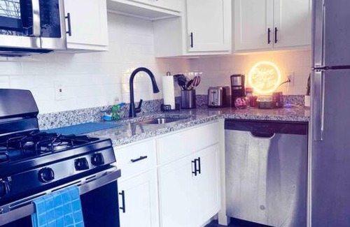 Phoenix Hill Apartment | Family-Friendly 2Br Unit with Exclusive Cinema Room in Nulu