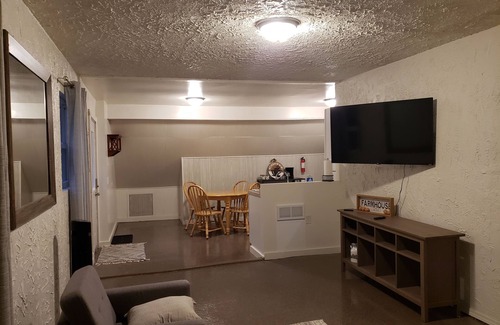 Rockford House | Modern 2BR Retreat with Private Entrance & Family Amenities