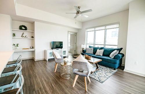 Third Ward Apartment | Stylish 2BR Uptown Apartment Near Truist Field - Pet Friendly