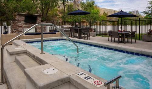 Fairpark Apartment | 2BR Downtown SLC Hot Tub Free Parking