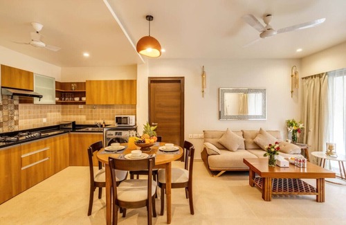 Saunta Vaddo Apartment | 2BR w Pool Sauna 2km to Baga Calangute Beach