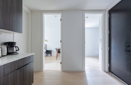 Greenpoint Apartment | Convenient 2BR Getaway with Kitchen Near Subway