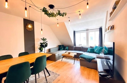 Altlindenau Apartment | Cozy 2Br Apartment Near Karl-Heine-Canal with Breakfast