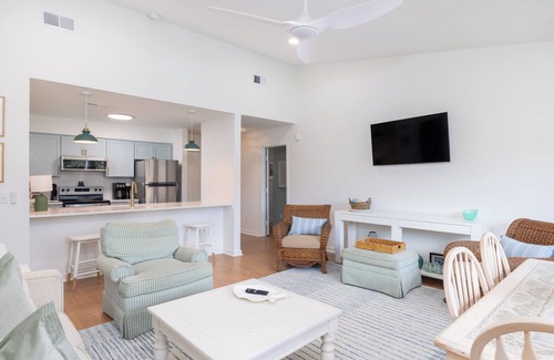 Isle of Palms Condo | Family-Friendly Poolside Retreat with Ocean Views