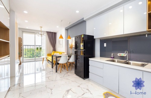 Tan Binh Apartment | 3BR Apartment with Free Gym, Pool & Airport Pickup