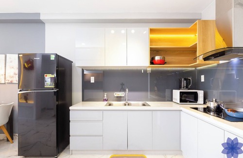 Tan Binh Apartment | 3BR Apartment with Free Gym, Pool & Airport Pickup