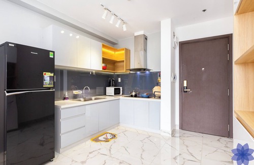 Tan Binh Apartment | 3BR Apartment with Free Gym, Pool & Airport Pickup