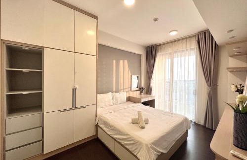 Bach Dang Riverside Apartment | 2BR City View Oasis in Saigon with Free Infinity Pool