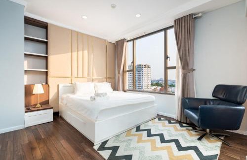 Bach Dang Riverside Apartment | 2BR City View Oasis in Saigon with Free Infinity Pool