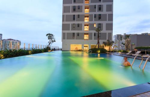 Bach Dang Riverside Apartment | 2BR City View Oasis in Saigon with Free Infinity Pool
