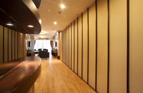 Khlong Toei Nuea House | Exceptional 4-Star Hotel with Pool in Bangkok Downtown