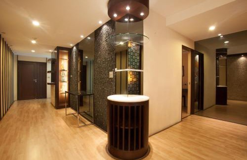 Khlong Toei Nuea House | Exceptional 4-Star Hotel with Pool in Bangkok Downtown