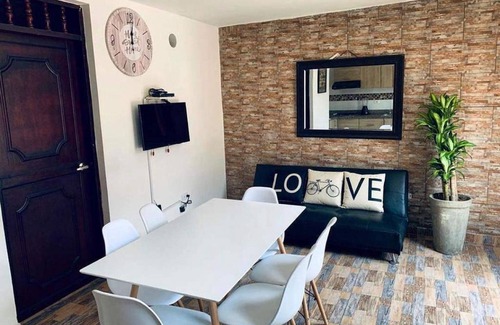 Pie del Cerro Apartment | Cozy 2-Bedroom Apartment in Historic City Center with Wi-Fi