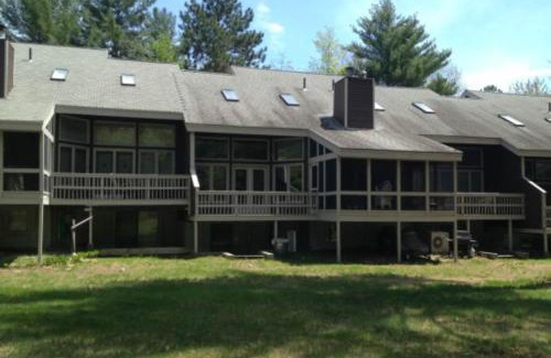 North Conway House | Family-Friendly 2D Village at North Conway with Pool Access