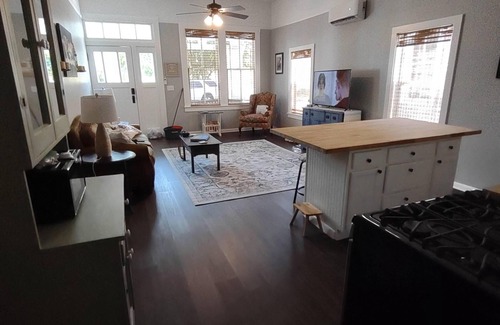 Natchez Apartment | Top-Rated 2feathers Inn: Family-Friendly Retreat with Kitchen