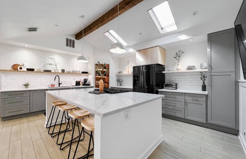 Clodine House | Explore Custom Design Rooms with Spa and Breakfast Options
