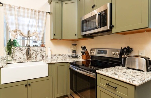 Pittman Center Cabin | Perfect Getaway: Steps to National Park & Gatlinburg Fun