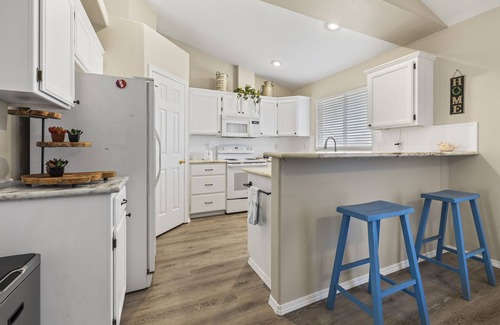 Nampa House | Spacious Retreat Steps from Ridgecrest Golf with Pool
