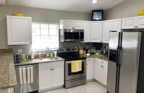 Delray Beach House | Ideal 3-BR House Steps from Downtown and the Beach