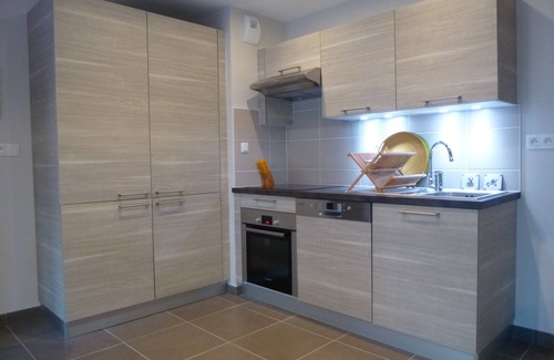 Courtoisville-Sillon-Moka Apartment | Oceanfront Retreat with Kitchen and Exceptional Guest Rating