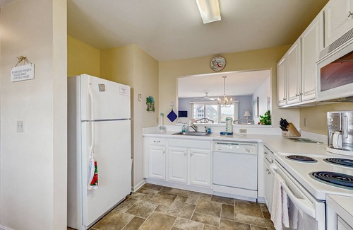 Ocean View House | Waterfront Bethany Bay Condo with Golf, Pool & Lake Views