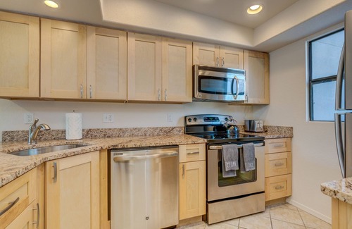 Tucson Condo | Serene 2nd Floor Condo with Mountain Views & Pool Access