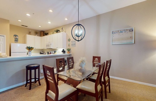 Bahama Bay Condo | Perfect 2nd-Floor Condo with Pool, Sauna & Gym Near Parks