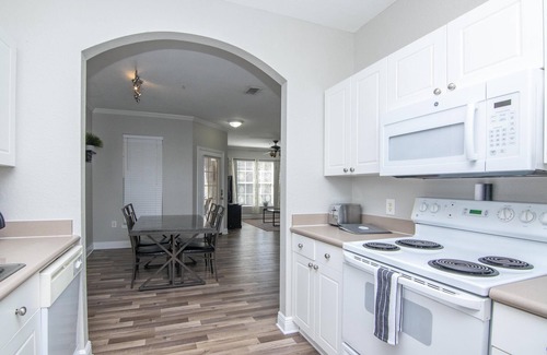 Tampa Condo | Cozy 2-Bedroom Corner Unit with Ocean Views in Tampa, FL