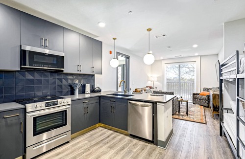 Rolling Mill Hill Condo | Downtown Condo Retreat with Rooftop Lounge & Gym Access