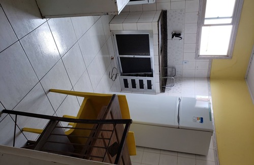Jardim Caicara House | Convenient 2nd Floor Retreat Near Shopping and Family Fun