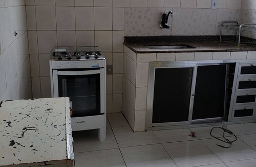 Jardim Caicara House | Convenient 2nd Floor Retreat Near Shopping and Family Fun