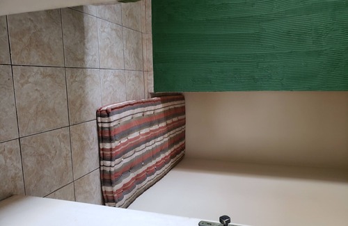 Jardim Caicara House | Convenient 2nd Floor Retreat Near Shopping and Family Fun